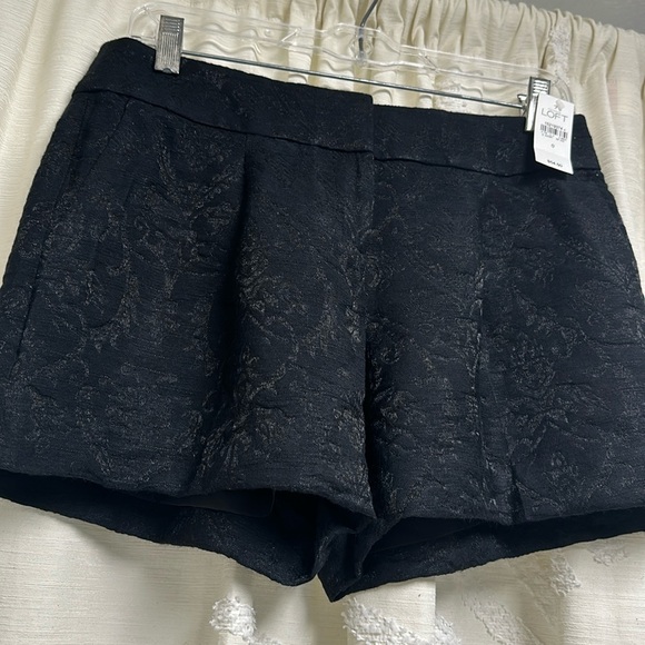 NWT Loft size 0 Black Jacquard pleated 4” shorts - Picture 1 of 3